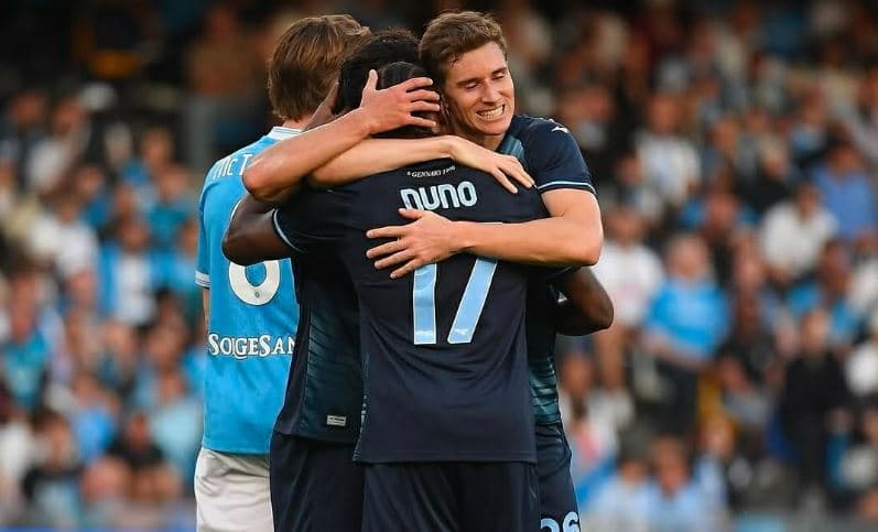 Lazio “trondit” Napolin në “Maradona”, rihapet gara për Champions