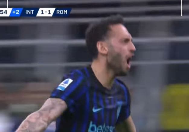 Calhanoglu 'bombardon' portën e Romës, Interi rikthen epërsinë