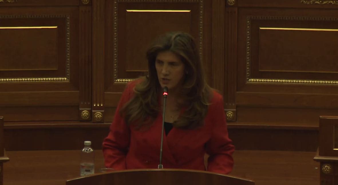 Musliu-Kurtit: Zvogëlo numrin e ministrive - e ke bërë kabinetin si me qenë Kosova, Kinë