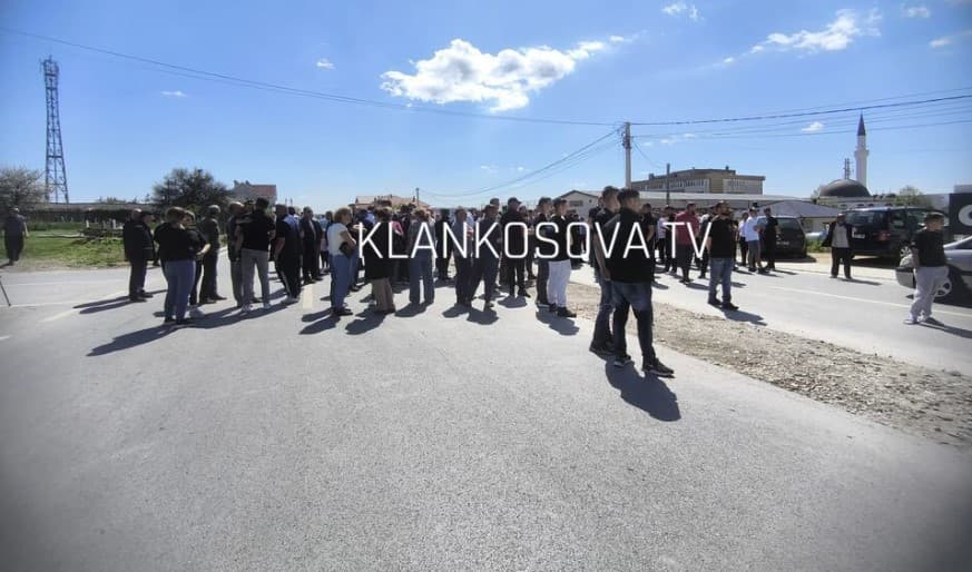 Protestojnë banorët e fshatit Besi, kërkojnë rrethrrotullim