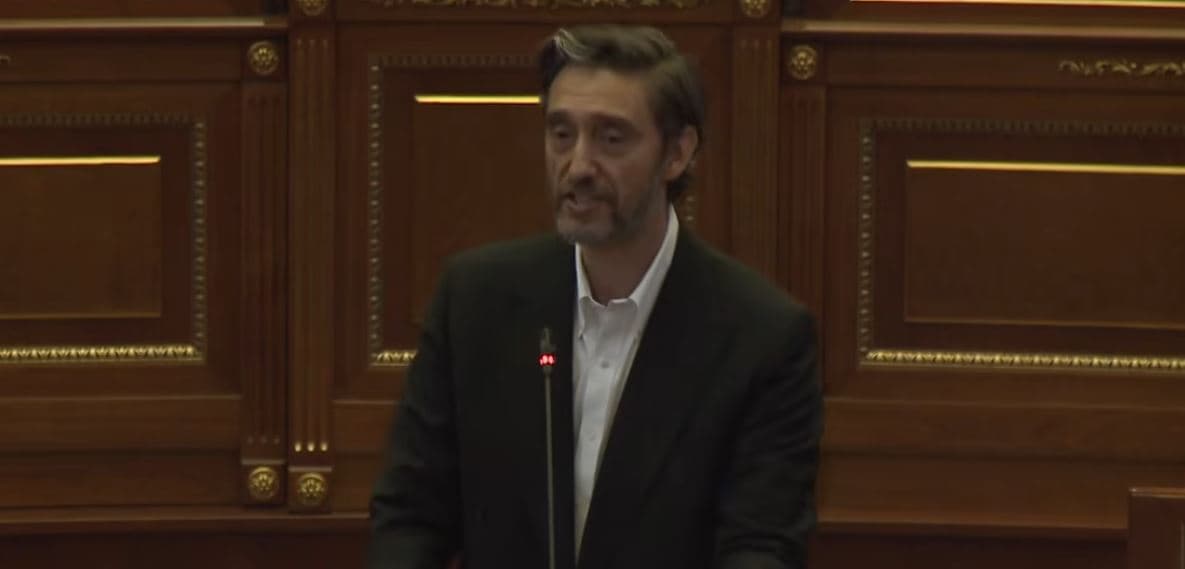"Shpresojmë vitin tjetër ta festojë në Kosovë", Ismaili ia uron Thaçit ditëlindjen