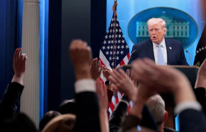 Trump kërcënon me tarifa prej 50% për vendet që furnizojnë Iranin me armë