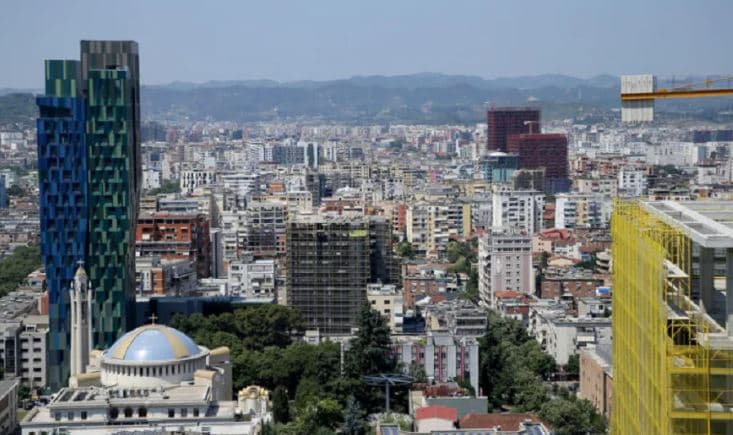 “Deri në 5 mijë euro për metër katror”, agjenti imobiliar zbulon zonat më të shtrenjta dhe më të lira në Tiranë