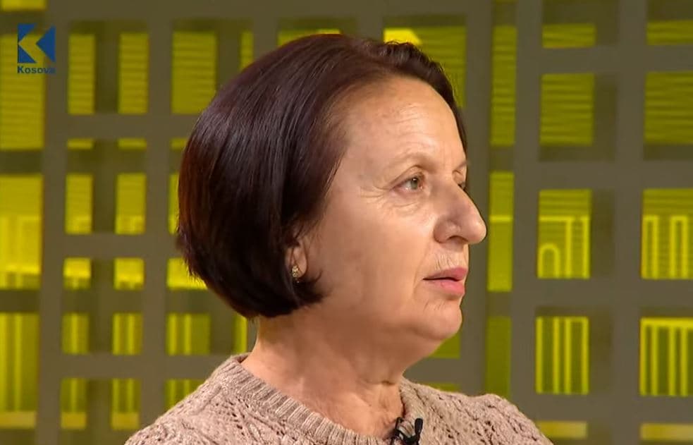 “I lamë fëmijët e burrat, dhe u dëgjua një rafall”, Elhame Haradinaj rrëfen tmerrin e masakrës së Lybeniqit (VIDEO)