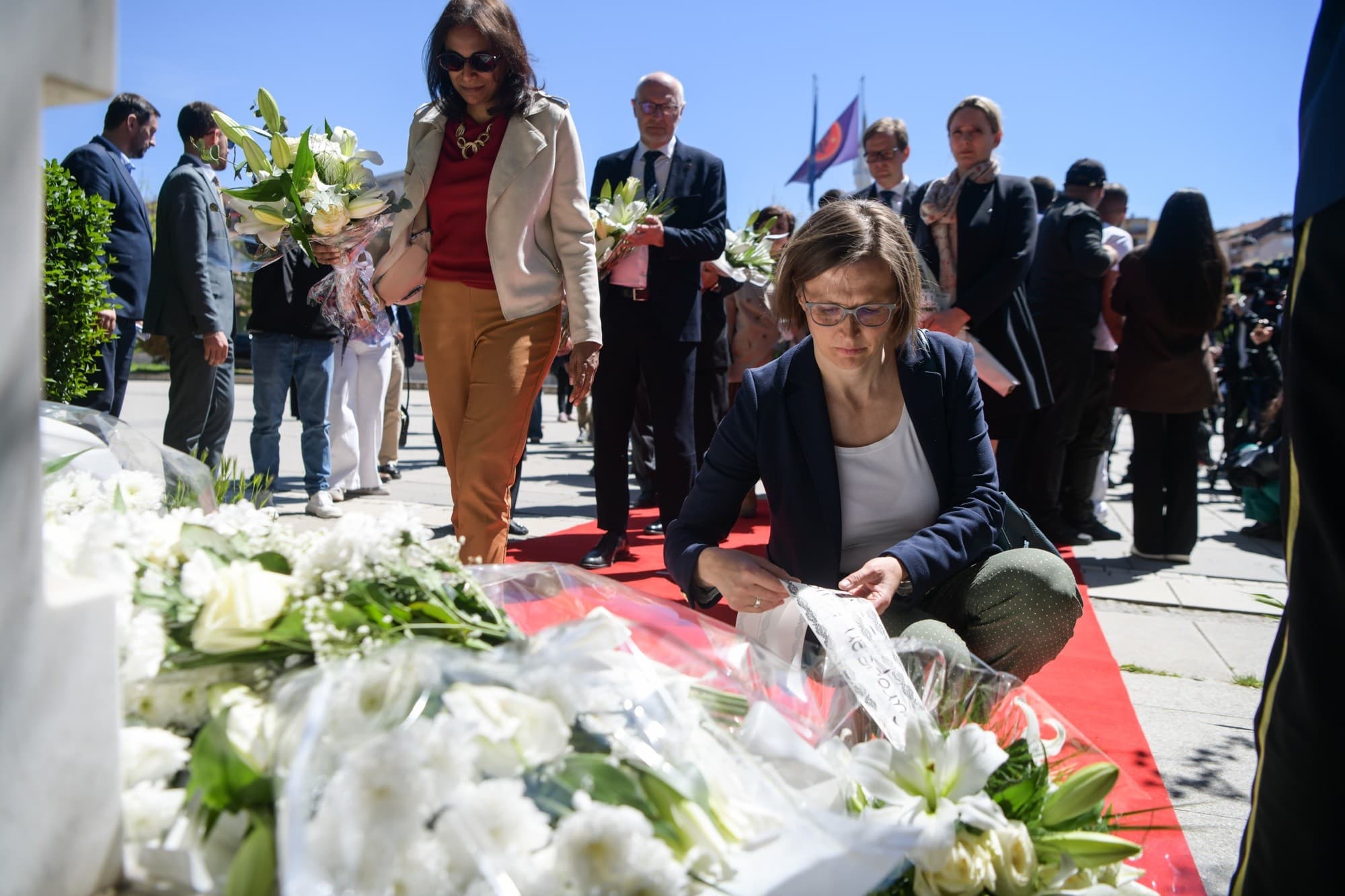 Shefja në detyrë e BE-së solidarizohet me familjet e të pagjeturve