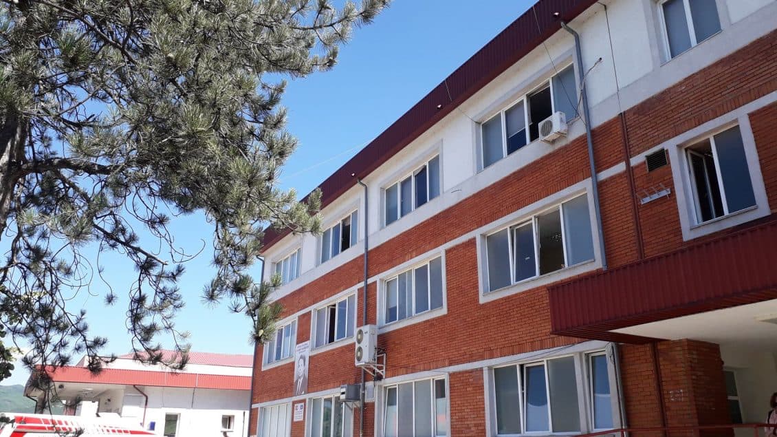 Therja me thikë në Mitrovicë, kjo është gjendja e të plagosurit