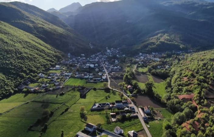 Gjenden armë dhe rreth 400 fishekë në një shtëpi në Gjakovë