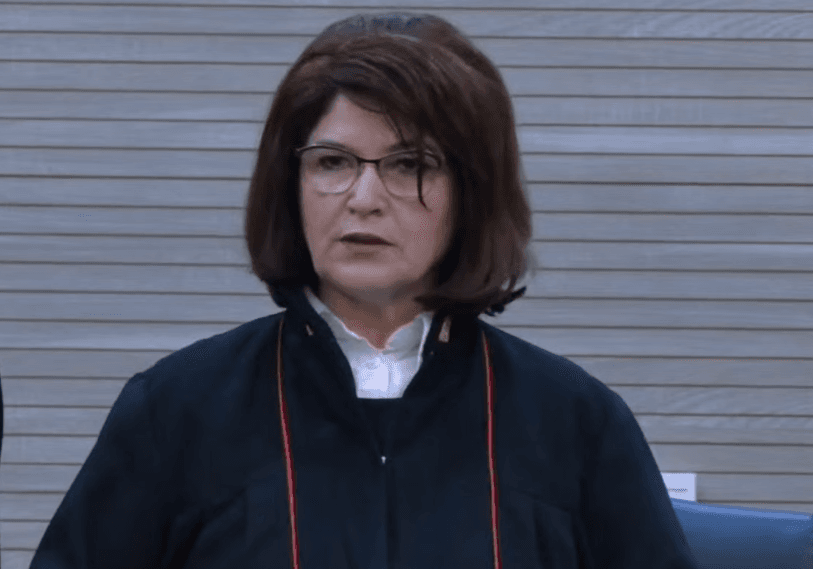 Kush është gjyqtarja që me plot gojë shqiptoi dënimin për vrasësit e Liridona Ademajt?