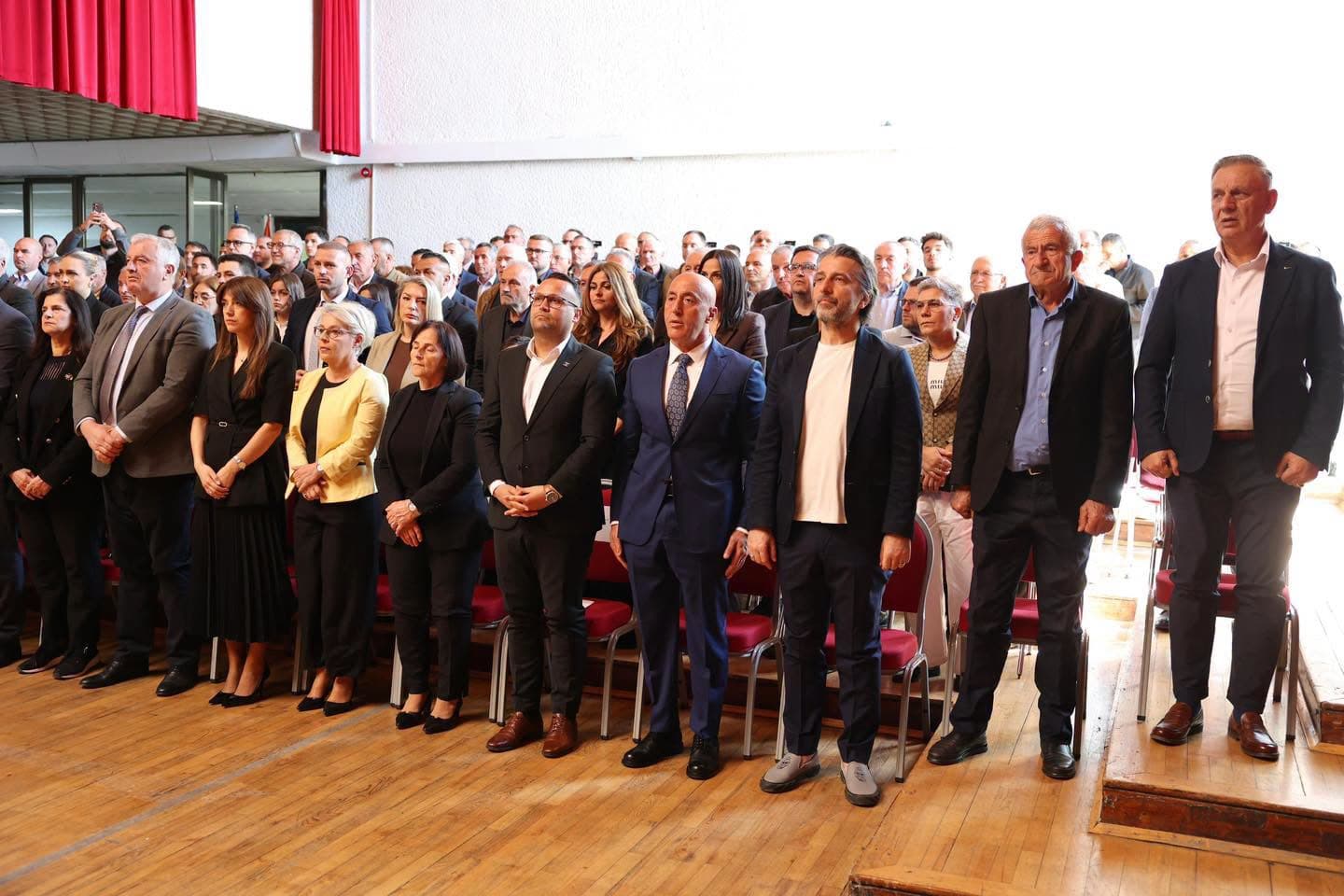 Haradinaj kujton heroin Sali Çekaj dhe dëshmorët e brigadave “Agim Ramadani” e “Rugova”