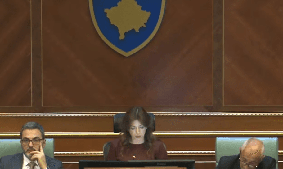 Seanca nis 1 orë me vonesë, a po bëhet Kosova me president?