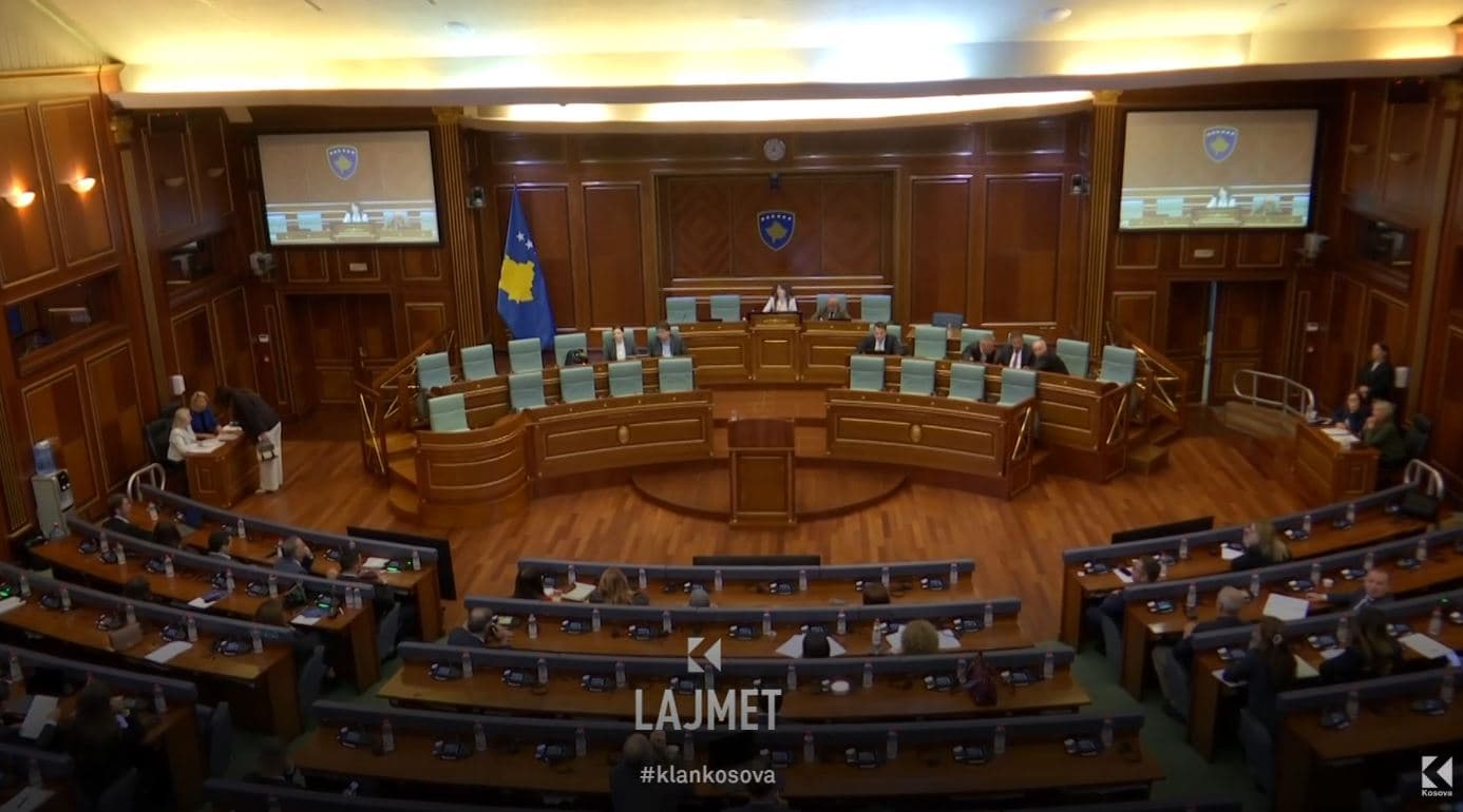 Debati për rrymën: Deputetëve u “s’kuqen telat” (VIDEO)