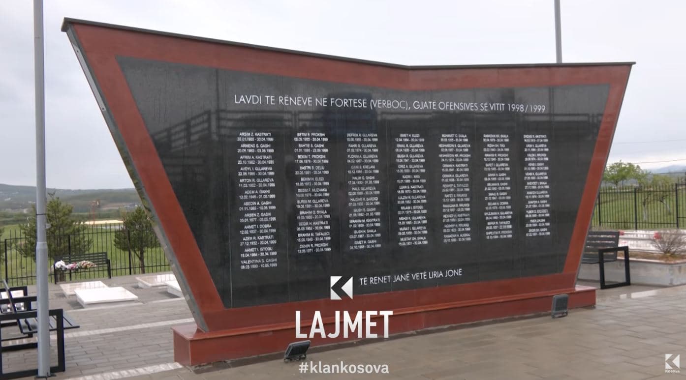 Homazhet në Drenas: Liderët përkulen para komandantit Ilaz Kodra (VIDEO)