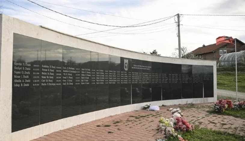 86 civilë shqiptarë u vranë 27 vjet më parë në Kralan të Gjakovës