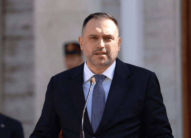 Pas alarmit për Iranin, ministri shqiptar i Mbrojtjes: Qytetarët të jenë të qetë - s'ka vend për panik