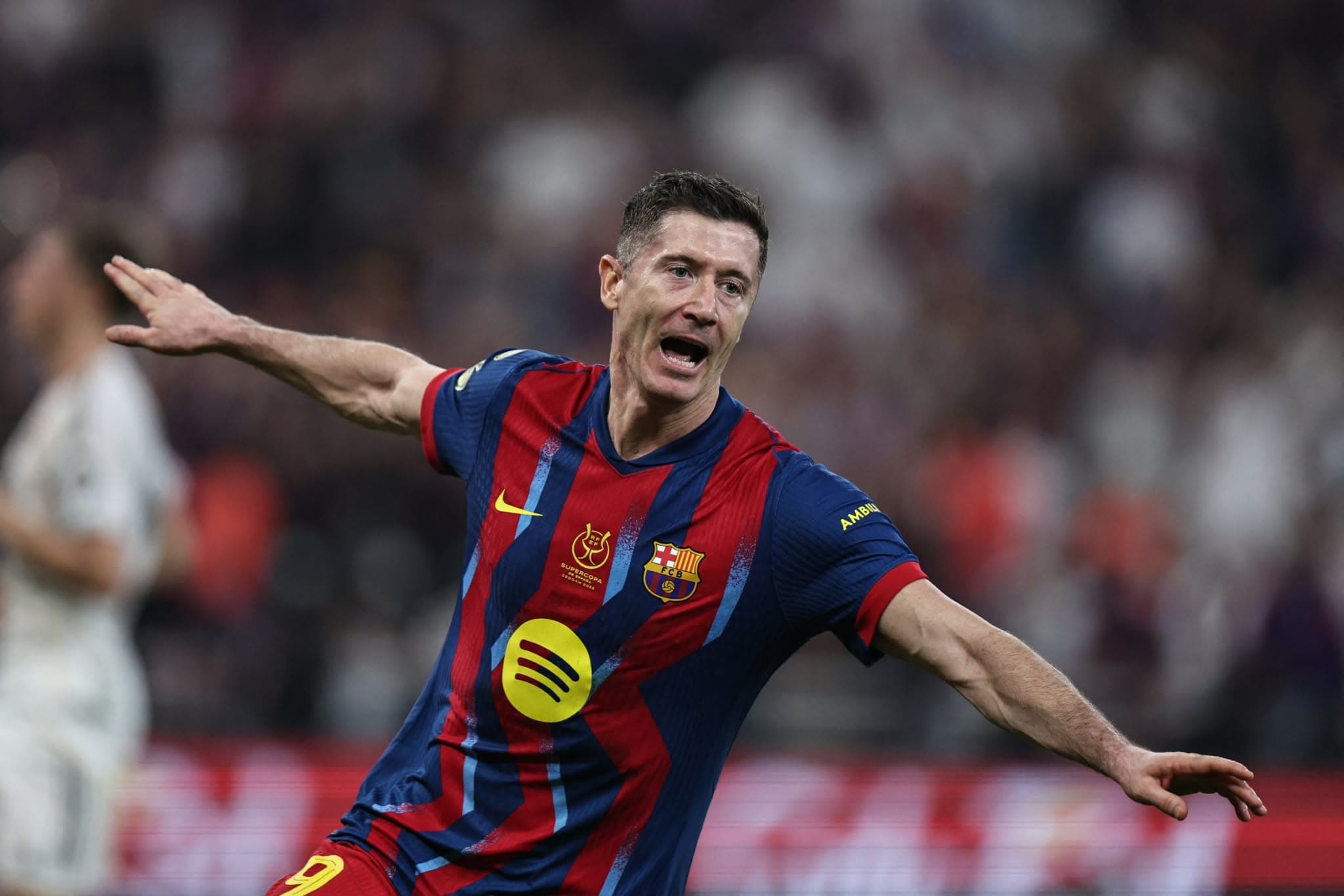 Gjiganti italian kryeson garën për Lewandowskin