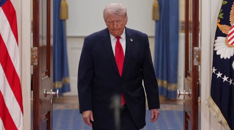 Trump thotë se forcat amerikane po "pastrojnë'' Ngushticën e Hormuzit