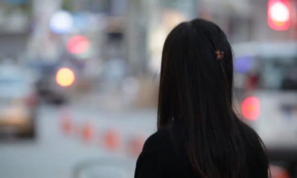 Një e mitur raportohet e zhdukur në Vushtrri, policia nis hetimet