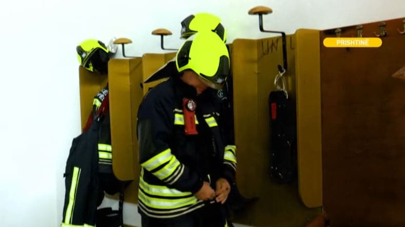 Zjarr në një lokal në Prishtinë, dyshohet se flakët iu vunë qëllimshëm
