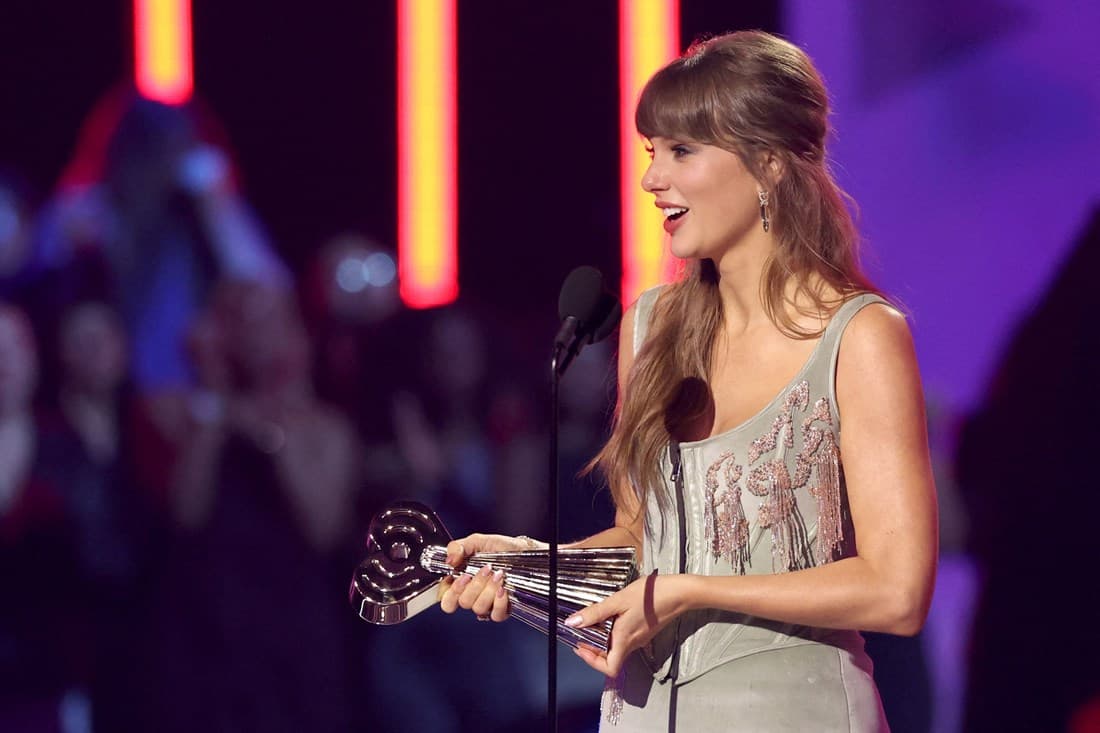Taylor Swift kryeson nominimet për Çmimet Amerikane të Muzikës