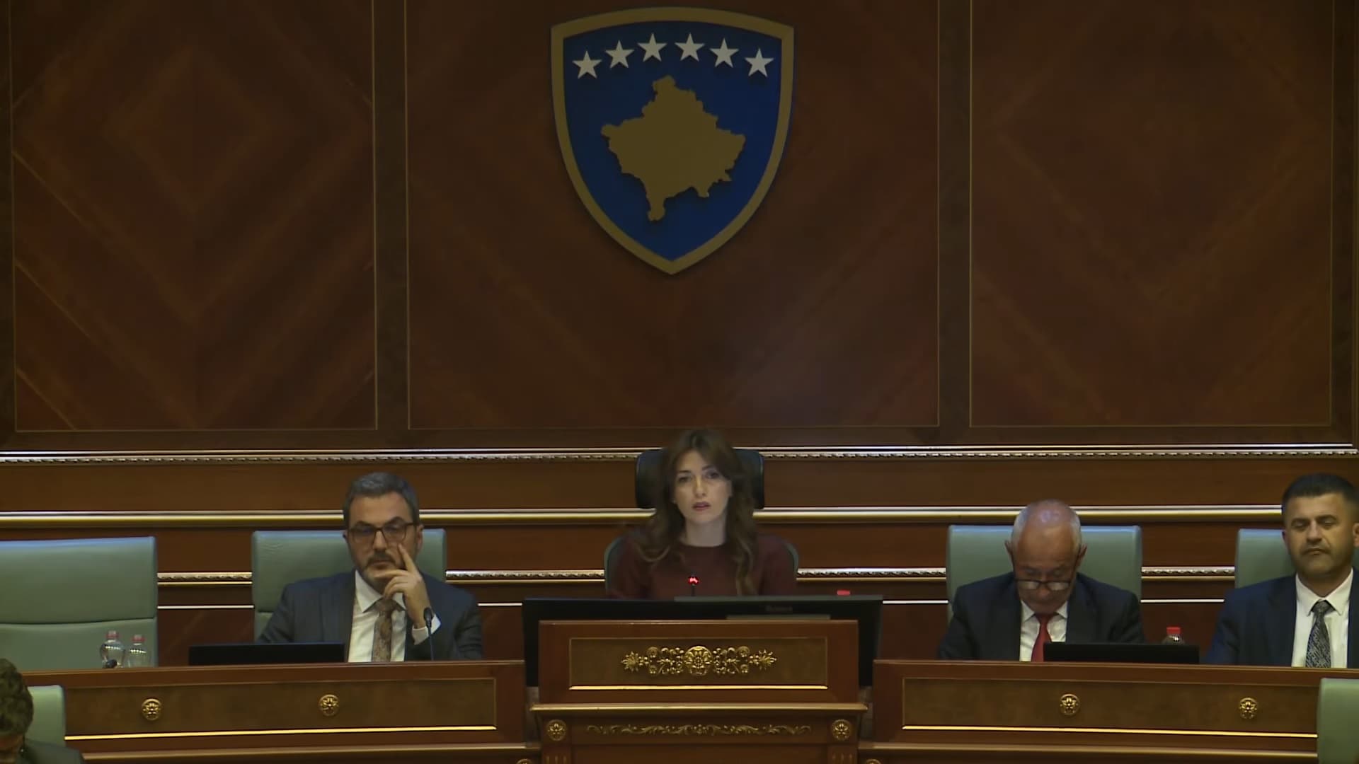 Kryetarja Haxhiu sërish u bën thirrje deputetëve të opozitës të paraqiten në sallë