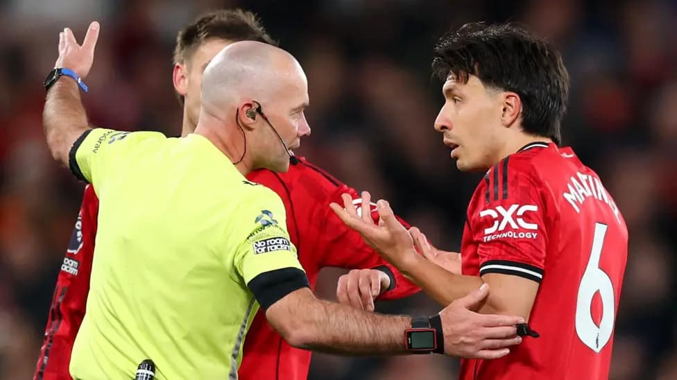 Martinez i Man Utd përjashtohet për shkak të tërheqjes së flokëve të lojtarit të Leeds