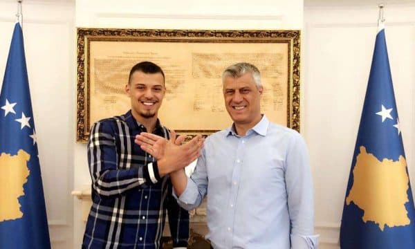 Endrit Thaçi uron babain për ditëlindje: Na mungon çdo ditë, jemi krenarë për ty