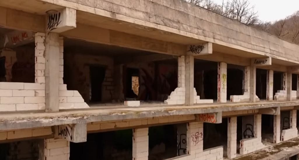 Gërmadha milionëshe dhe ski-lifti i Gërmisë - projektet që u harruan në mes të malit (VIDEO)
