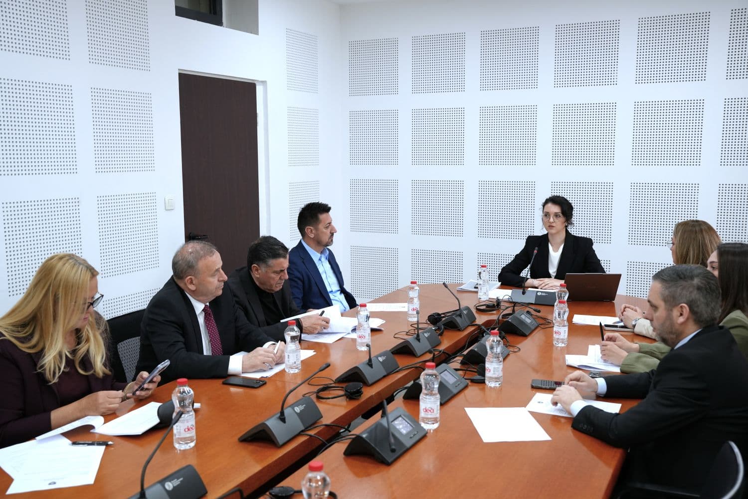 Përplasja pozitë-opozitë bllokon votimin për Bordin e Paqes