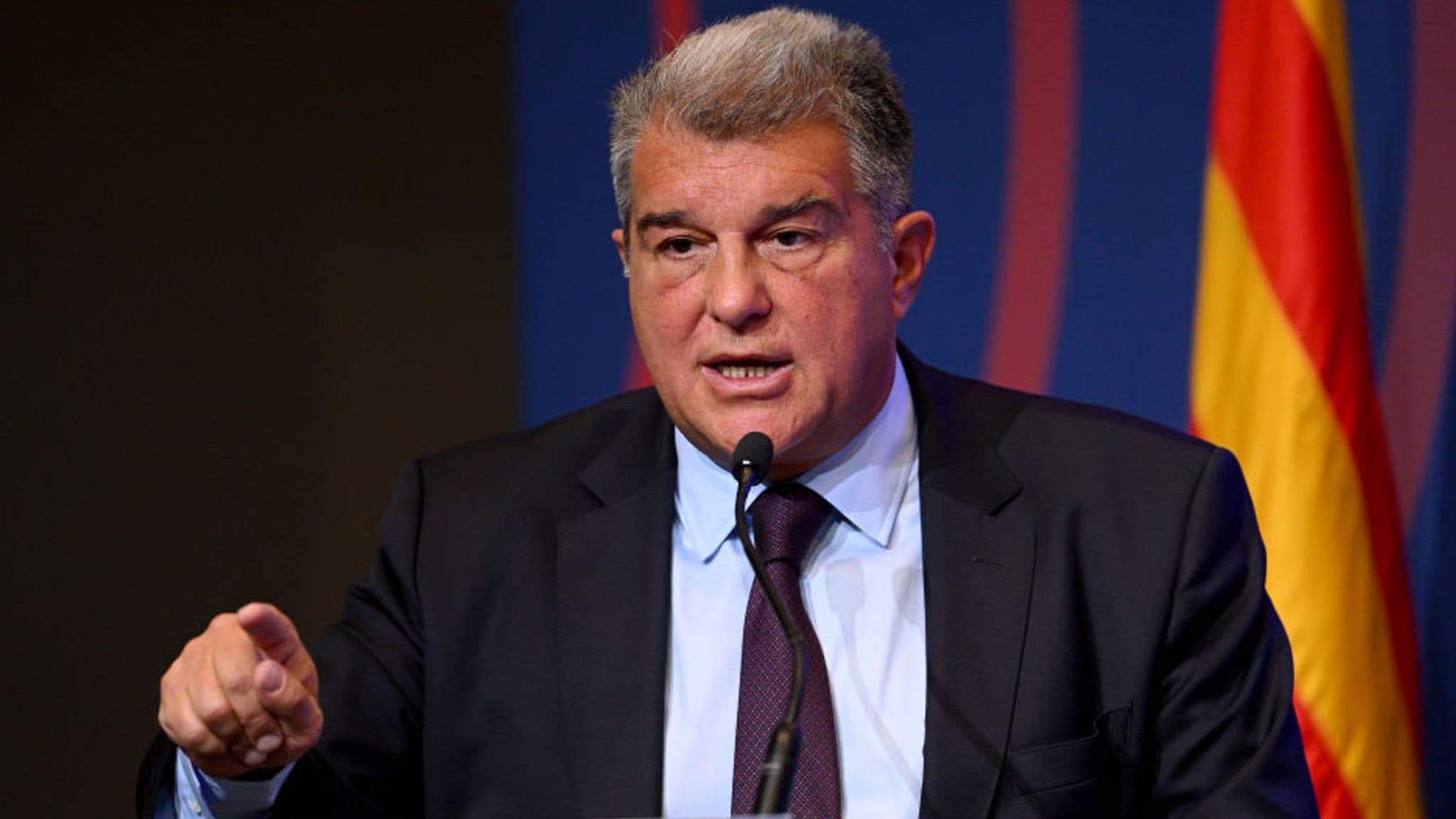 Barcelona përgatit ankesë ndaj UEFA-s pas eliminimit, Laporta shpërthen ndaj gjyqtarëve