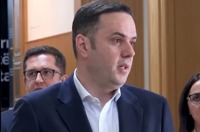 Abdixhiku: Albin Kurti s’po mundet pa PDK-në