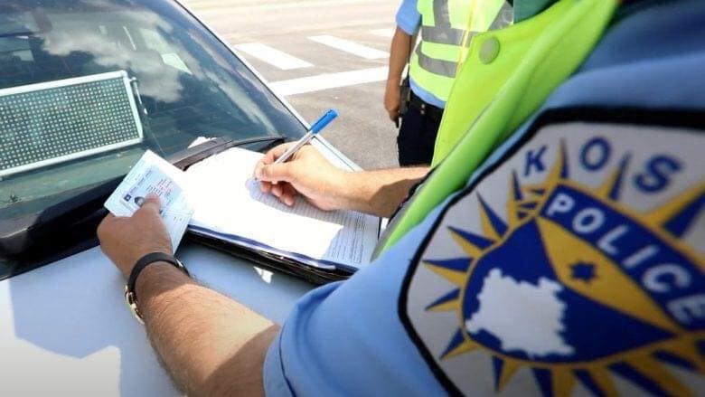 Një aksident me fatalitet brenda 24 orëve të fundit, policia shqipton mbi 2 mijë e 400 gjoba