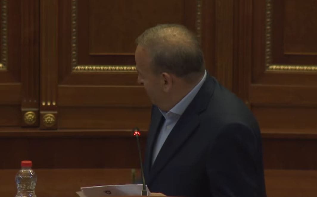 Reçica ‘thumbon’ Kurtin: S’jeni bërë të gjallë për Bordin e Paqes, ndoshta se e sponzorizoi ish-presidentja