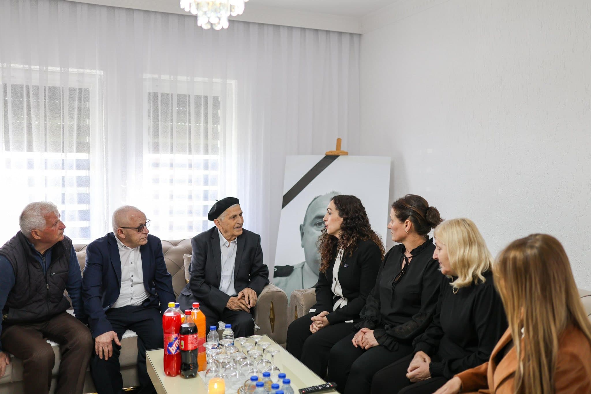 Osmani viziton familjen e Afrim Bunjakut: Ra në krye të detyrës duke mbrojtur Republikën