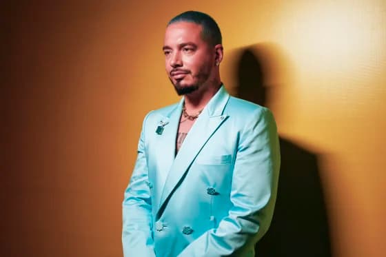 J Balvin ngjitet në skenën globale si kryesues në ceremoninë e hapjes së Kupës së Botës FIFA