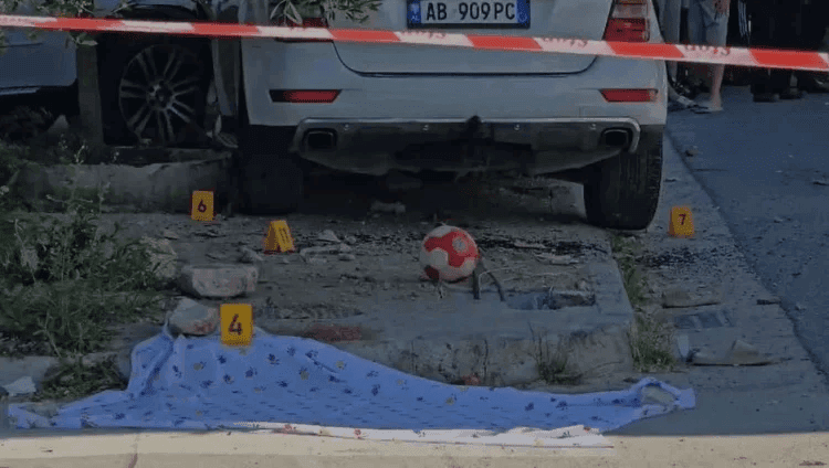 “Ma vranë djalin”, prindërit e njërit prej fëmijëve e panë tragjedinë e Durrësit nga kamerat e sigurisë