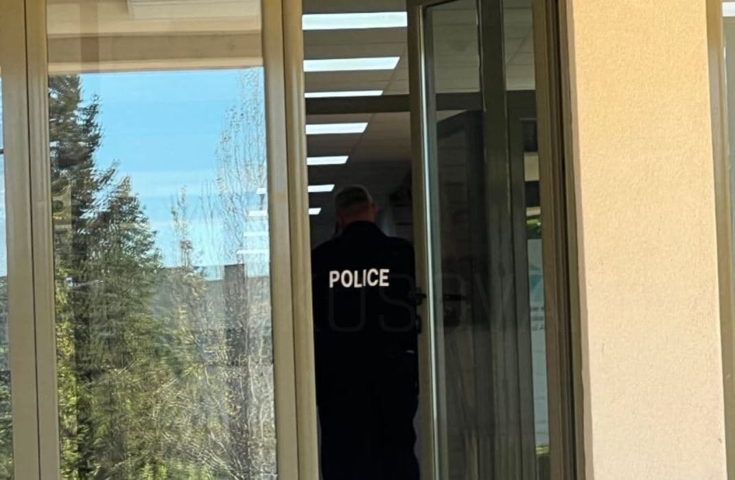 "Dallaveret me prona": Të dyshuarit nuk do të qëndrojnë prapa grilave