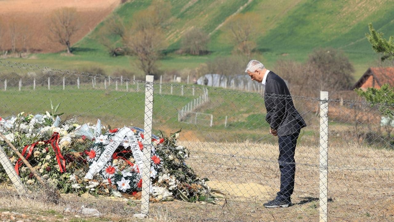 Thaçi flet për humbjen e babait: Dhimbjen e lotët i përjetova duke parë varrimin në TV