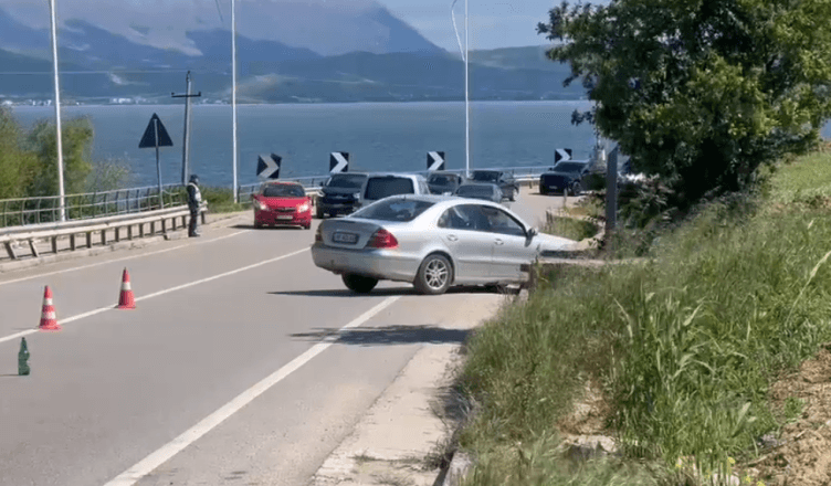 U përplas nga makina në Pogradec, ndërron jetë në spital i moshuari