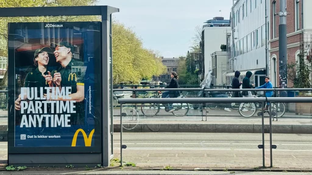 Amsterdami ndalon reklamat publike për mishin dhe karburantet fosile