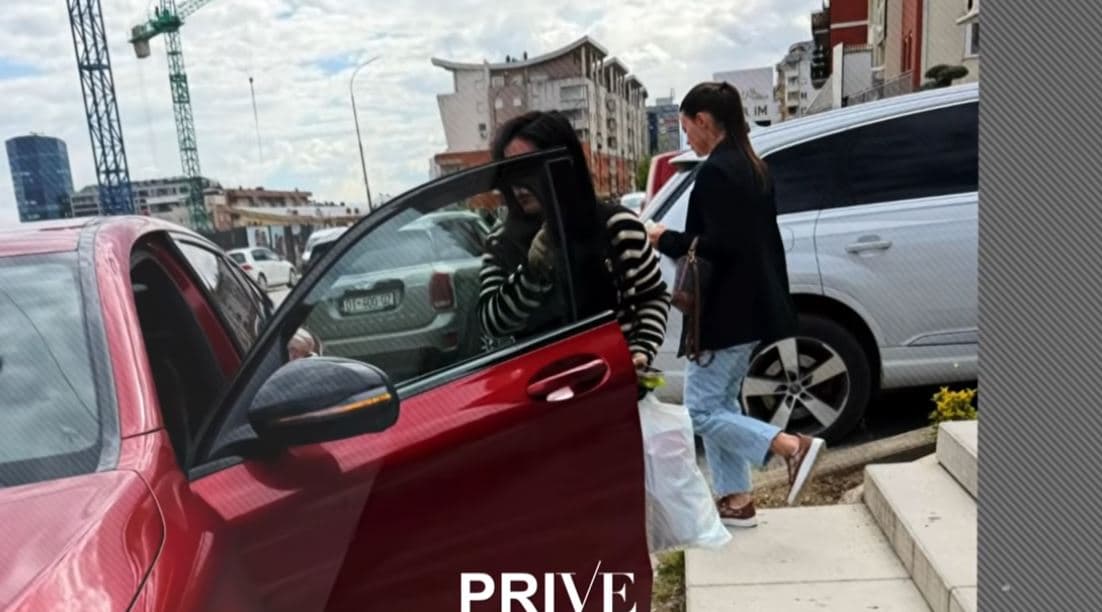 Elita Rudi shfrytëzon ditën për shopping në qytet (VIDEO)