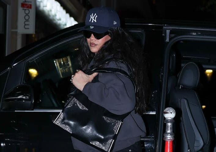Rihanna në Paris me stil të thjeshtë, por komode