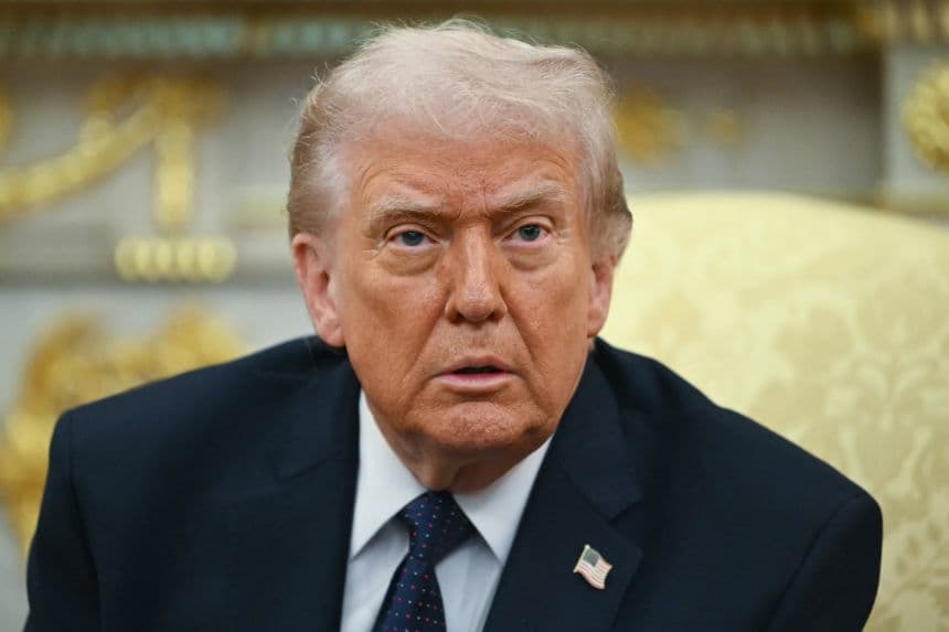Trump: Marina e Iranit është reduktuar në varka të vogla me mitralozë