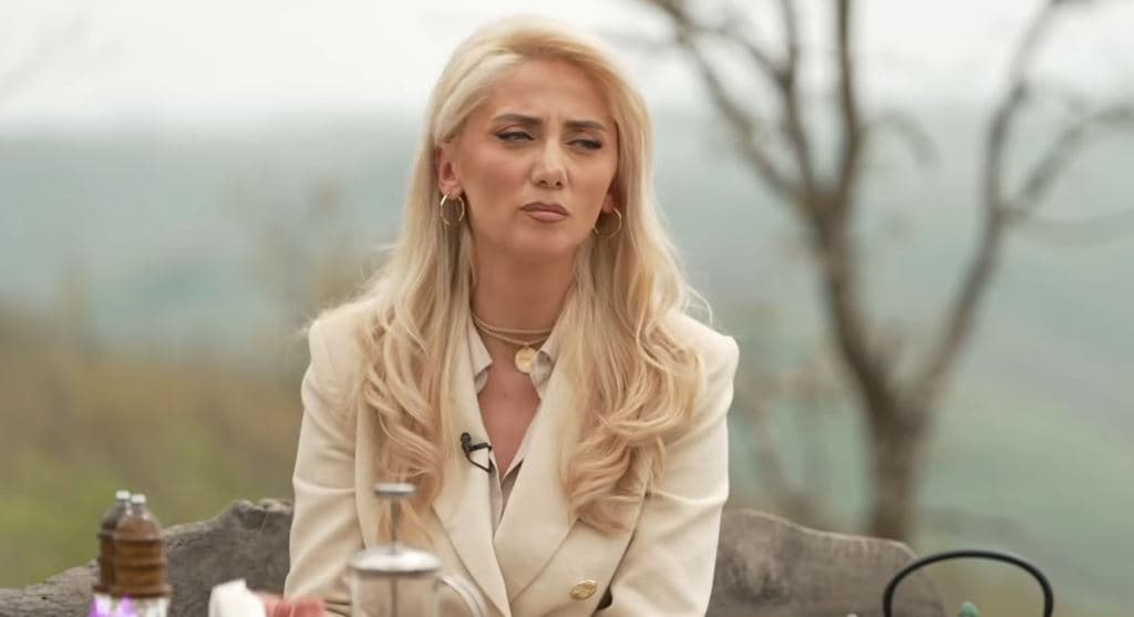 Gresa Behluli flet për përkushtimin për muzikën: Me ndershmëri jam munduar ta sjell versionin më të mirë (VIDEO)