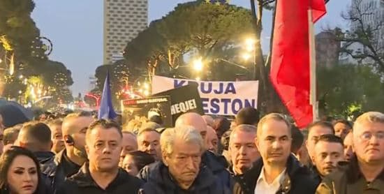 Nis protesta e opozitës në Shqipëri