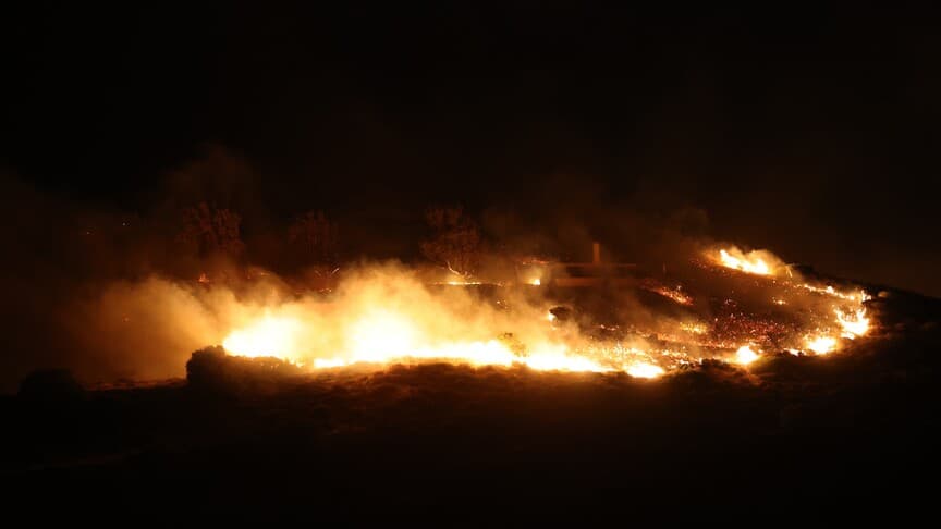 Temperaturat e larta, zjarre shpërthejnë në Anglinë veriore