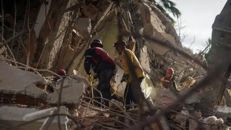 "E kapa derën derisa u shemb gjithçka”, flet gruaja pasi nxirret e gjallë nga rrënojat në Venezuelë