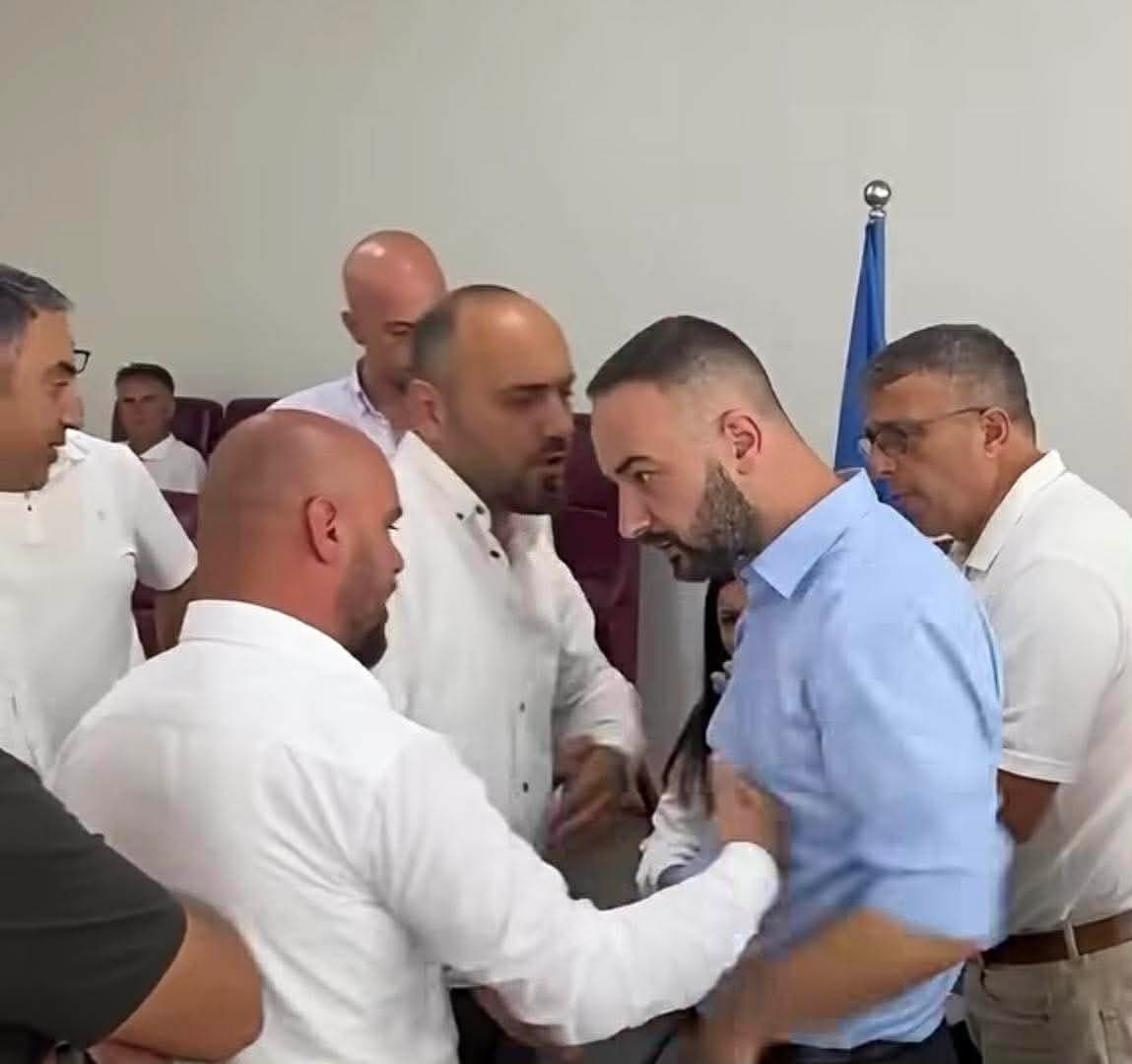 Eskalon debati në Komunën e Gjilanit, përfshihet drejtori i VV-së dhe asamblisti i PDK-së (VIDEO)