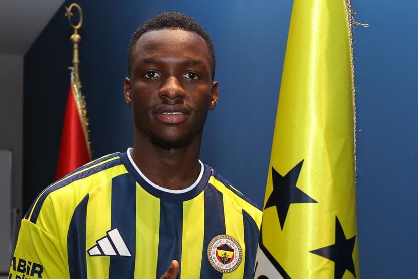 Fenerbahce nënshkruan kontratë pesëvjeçare me sulmuesin senegalez Amara Diouf