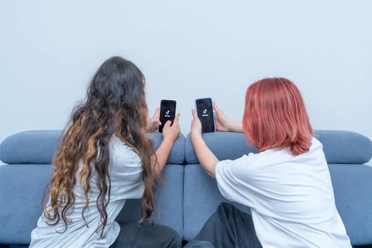 Ndalimi i mediave sociale për fëmijët: A është kjo zgjidhja?