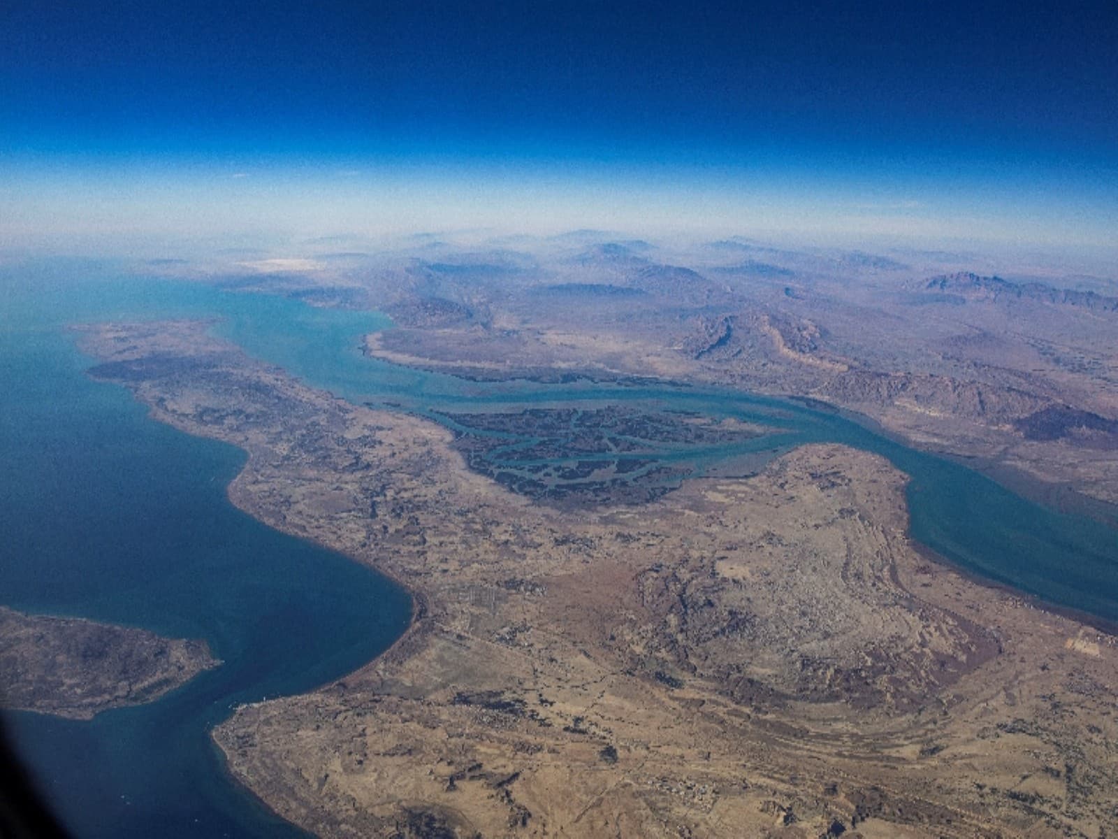 ShBA-ja rrëzon disa dronë iranianë pranë Ngushticës së Hormuzit